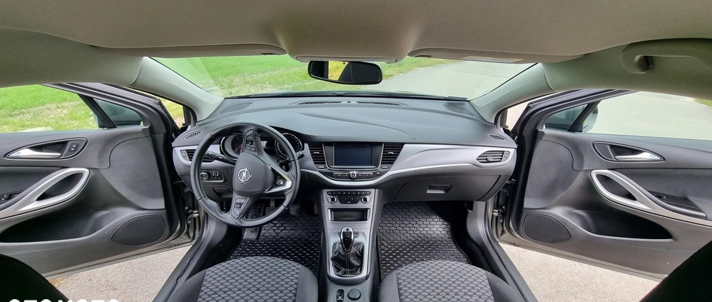 Opel Astra cena 60000 przebieg: 32600, rok produkcji 2018 z Gliwice małe 92
